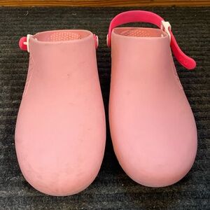 Bubble gum pink Calzuro clogs